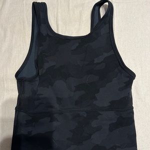 Black camo Lululemon tank
